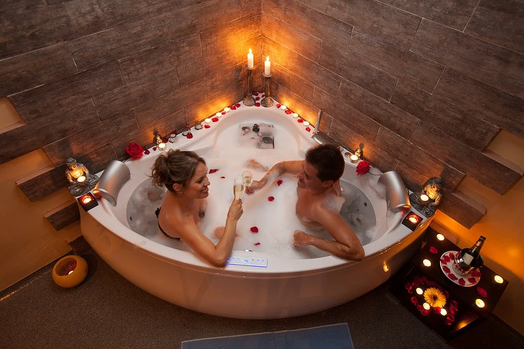 Experiencia romántica en pareja en un jacuzzi